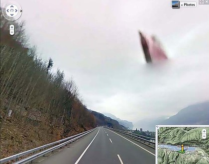 Зеваки увидели «Бога» на Google Street View