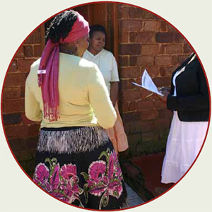 В Южной Африке — стране с максимальной долей носителей ВИЧ-инфекций — постоянно ведется мониторинг заболеваний не только в медицинских учреждениях, но и с выездом социологов и медиков по городам и селениям страны. Фото из отчета по результатам обследования населения (www.hsrc.ac.za/Document-3239.phtml)