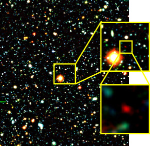 Галактика IOK-1 (красное пятнышко в центре желтых квадратов), самая далекая на сегодняшний день — 12,88 млрд световых лет от нас. Изображение с сайта www.subarutelescope.org