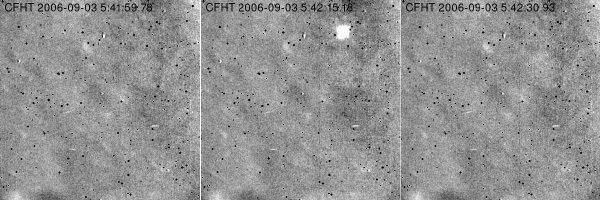 Вспышка от падения SMART-1, зафиксированная телескопом CFHT (средний снимок). Слева и справа — снимки за 15 секунд до и через 15 секунд после падения. Время указано всемирное (московское на 4 часа больше). Изображение с сайта www.cfht.hawaii.edu