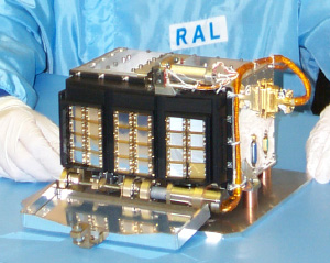 Спектрометр D-CIXS, чудо миниатюризации, весь помещается в куб с гранью 15 см (фото с сайта www.sstd.rl.ac.uk)