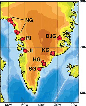 Эпицентры 136 ледниковых землетрясений, зарегистрированных в Гренландии за период с 1993-го по 2005 год, совпадают с основными спусками к морю ледников гренландского щита. Расшифровка сокращений (в скобках количество событий): DJG — Daugaard Jensen Glacier (5), KG — Kangerdlugssuaq Glacier (61), HG — Helheim Glacier (26), SG — southeast Greenland glaciers (6), JI — Jakobshavn Isbrae (11), RI — Rinks Isbrae (10), NG — northwest Greenland Glaciers (17). Рис. с сайта www.ldeo.columbia.edu