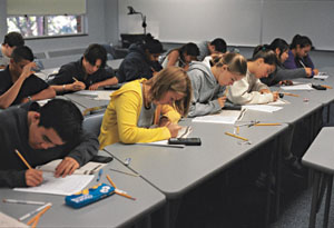 Парадокс человеческих эмоций: студенты, которые ожидают провала на экзамене, сильнее расстраиваются при неудаче, чем те, кто надеялся на успех (фото с сайта www.tutorsofoxford.com)