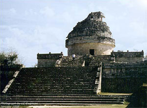 Обсерватория Караколь, построенная в 900-1100 гг. н. э. в древнем городе майя Чичен-Ица (север полуострова Юкатан, Мексика). Фото с сайта www.internet-at-work.com