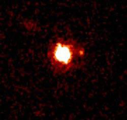 Объект 2003 UB313 и его крохотный спутник (снимок WM Keck Observatory). Изображение с сайта www.newscientistspace.com