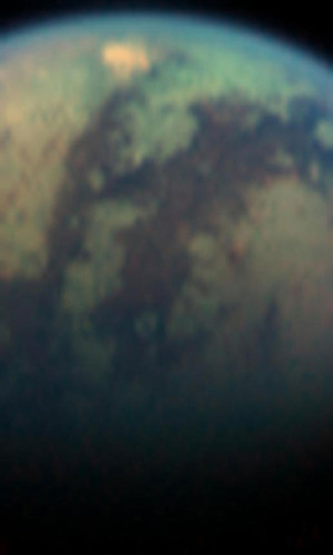 Яркое пятно на поверхности Титана (фото с сайта www.nasa.gov)