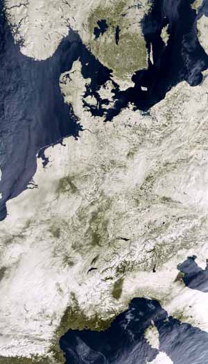 Вид заснеженной Европы из космоса. Снимок сделан 5 марта Европейским космическим агентством (ЕКА) (фото с сайта www.esa.int)